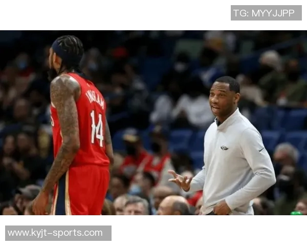 威利格林赞莱昂纳德高难度投篮展现出色实力曾多次见证其精彩表现 威利格林赞莱昂纳德高难度投篮展现出色实力曾多次见证其精彩表现