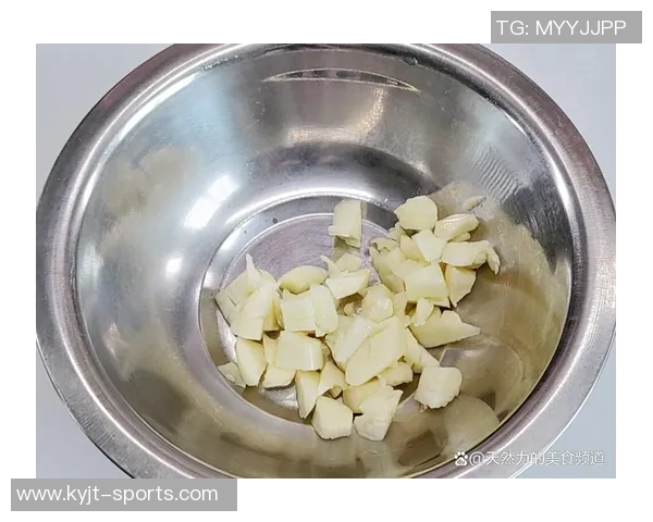 杨瀚森的日常生活:翻译工作与自制美食的简单乐趣 杨瀚森的日常生活:翻译工作与自制美食的简单乐趣