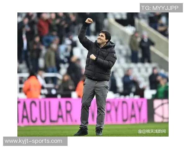 万项代表杜利亚伊足球学院首秀表现出色助力球队大胜对手 万项代表杜利亚伊足球学院首秀表现出色助力球队大胜对手