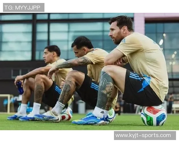 阿根廷国家队在迈阿密集训梅西已与球队汇合积极备战 阿根廷国家队在迈阿密集训梅西已与球队汇合积极备战