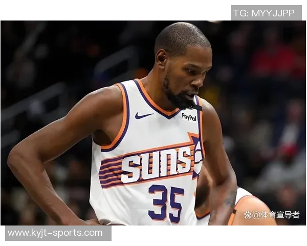 杜兰特称赞谢泼德训练营表现称其侵略性提升球队整体水平 杜兰特称赞谢泼德训练营表现称其侵略性提升球队整体水平