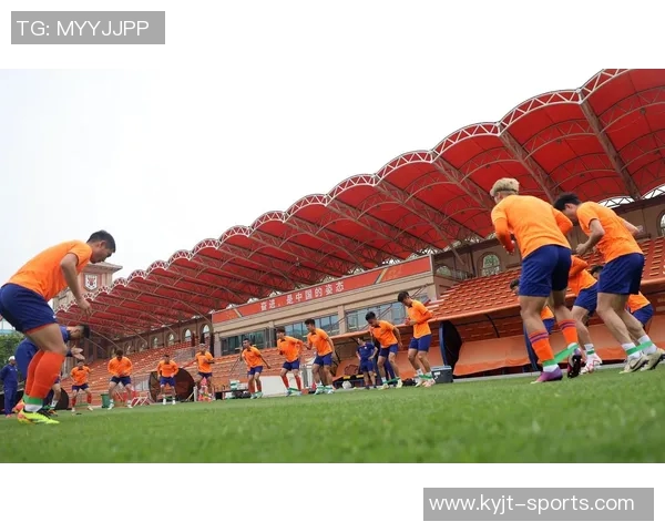 霍金斯透露帕乔已与巴黎续约至2030年官方宣布因球队习惯集中发布 霍金斯透露帕乔已与巴黎续约至2030年官方宣布因球队习惯集中发布