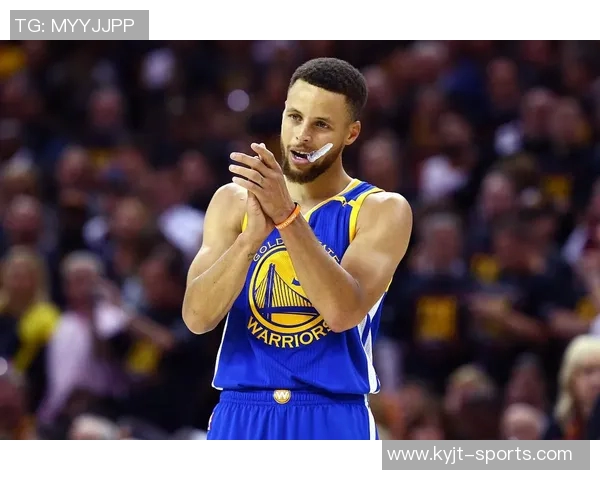 勇士库里复出迎战雷霆球队攻防兼备争夺胜利 勇士库里复出迎战雷霆球队攻防兼备争夺胜利