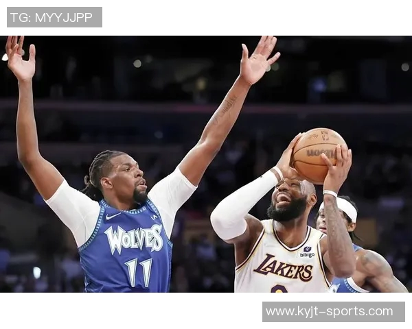 亚当斯防挡拆表现出色每回合失分仅067分与艾顿并列中锋第二佳