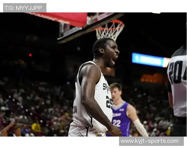 米奇约翰逊：客场挑战增强球队凝聚力与团结精神